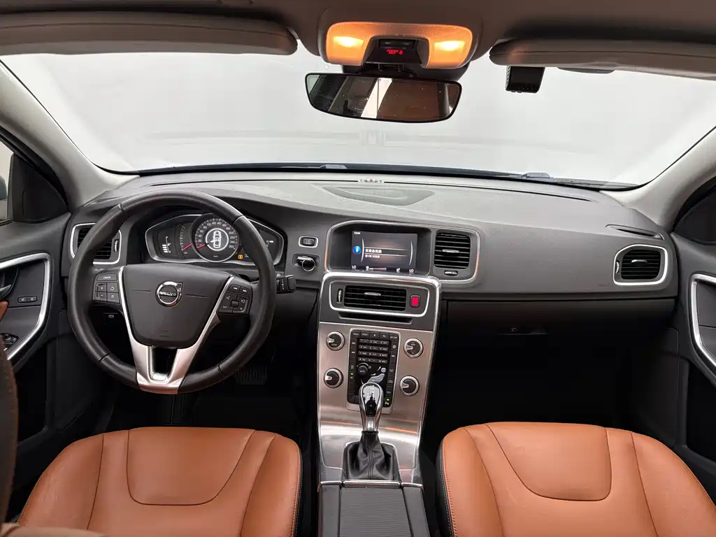 Volvo S60 2019 — фото 13