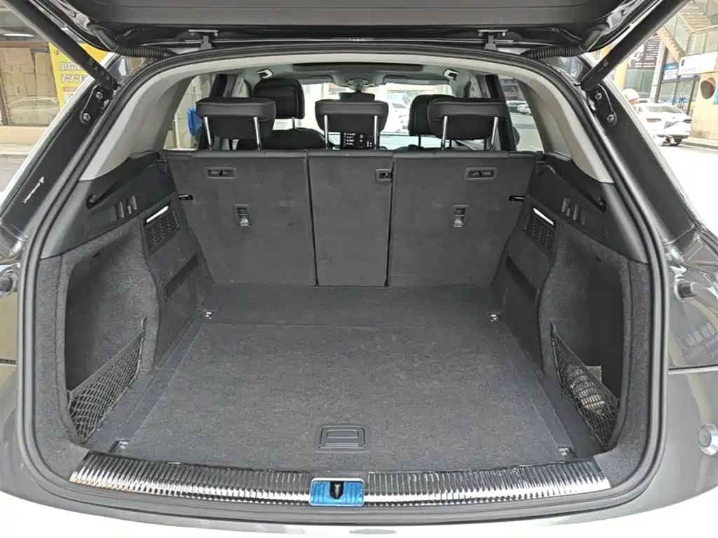 Audi Q5L 2023 — фото 19