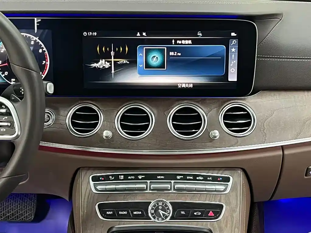 Mercedes-Benz E-Class 2019 — фото 10