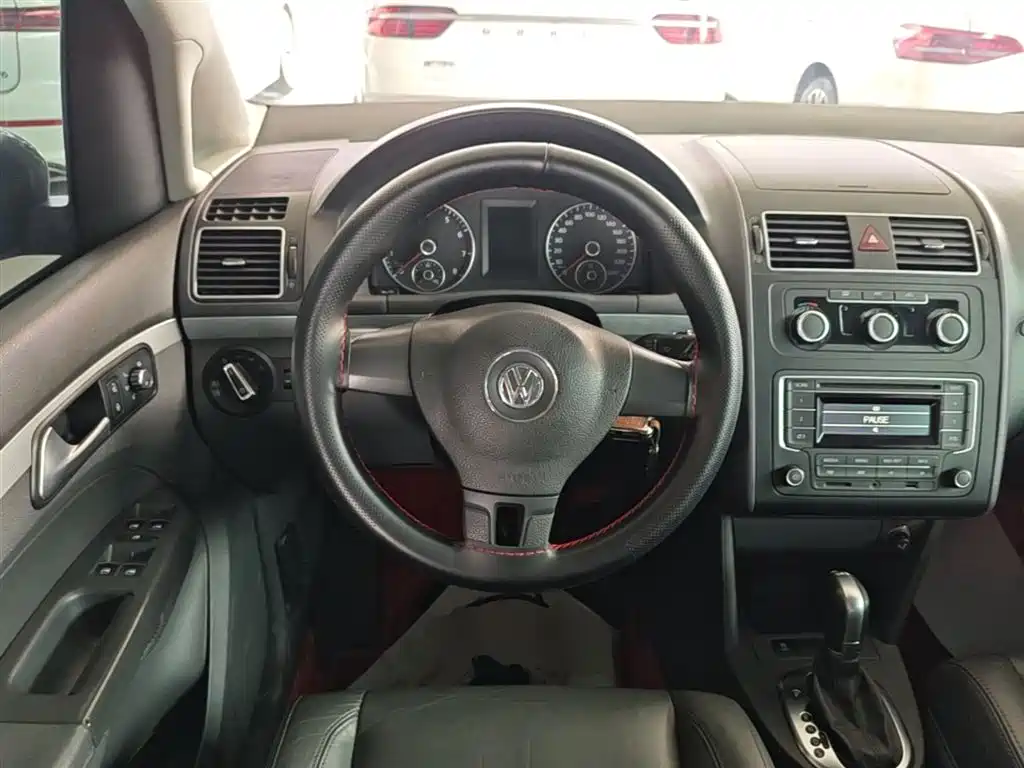 Volkswagen Touran 2016 — фото 11