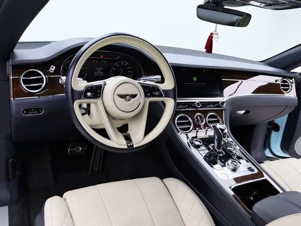 Bentley Continental 2020 — фото 7