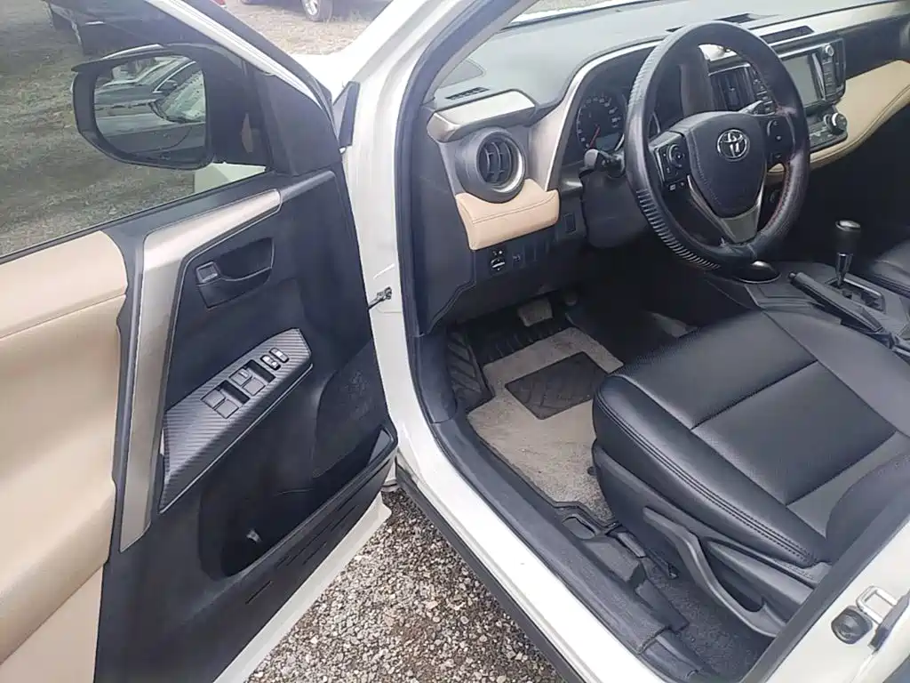 Toyota RAV4 2016 — фото 12