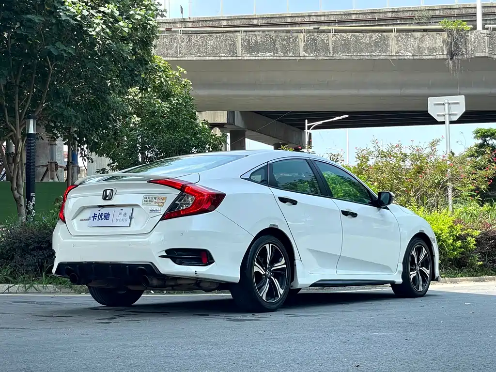 Honda Civic 2018 — фото 4