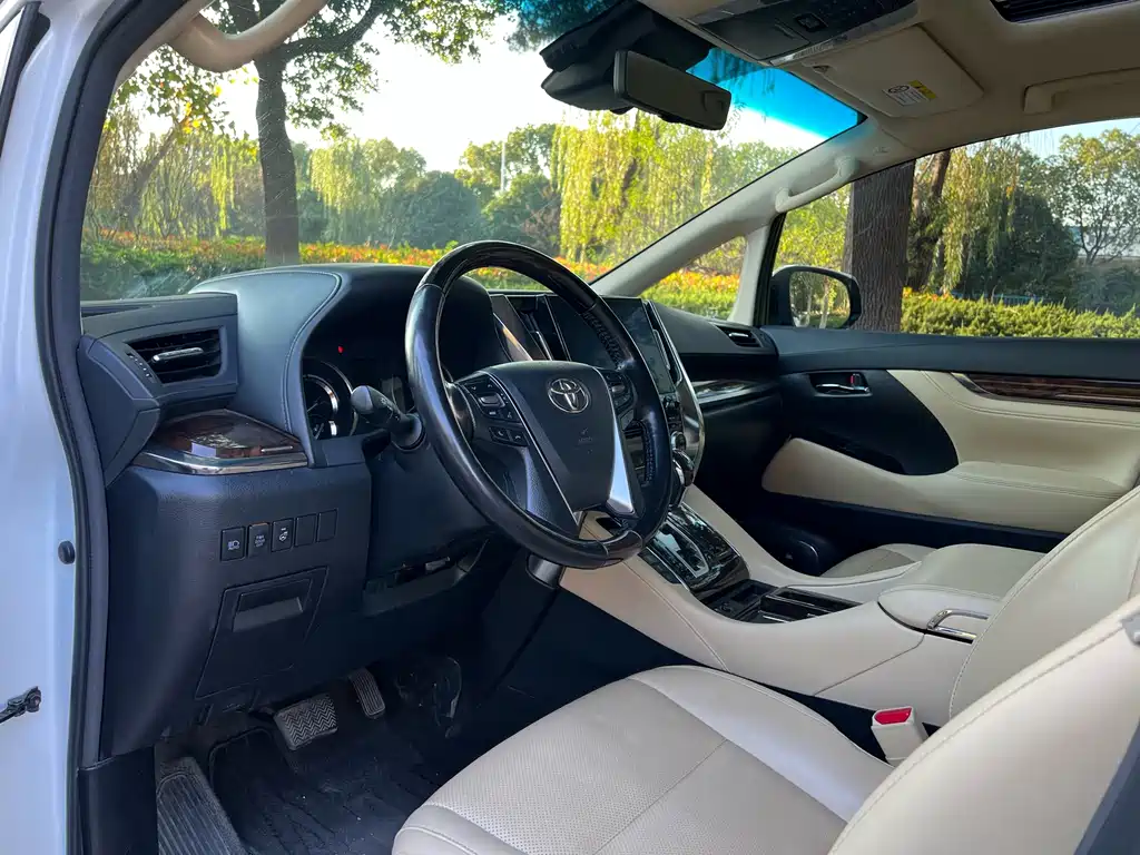Toyota Alphard 2021 — фото 10