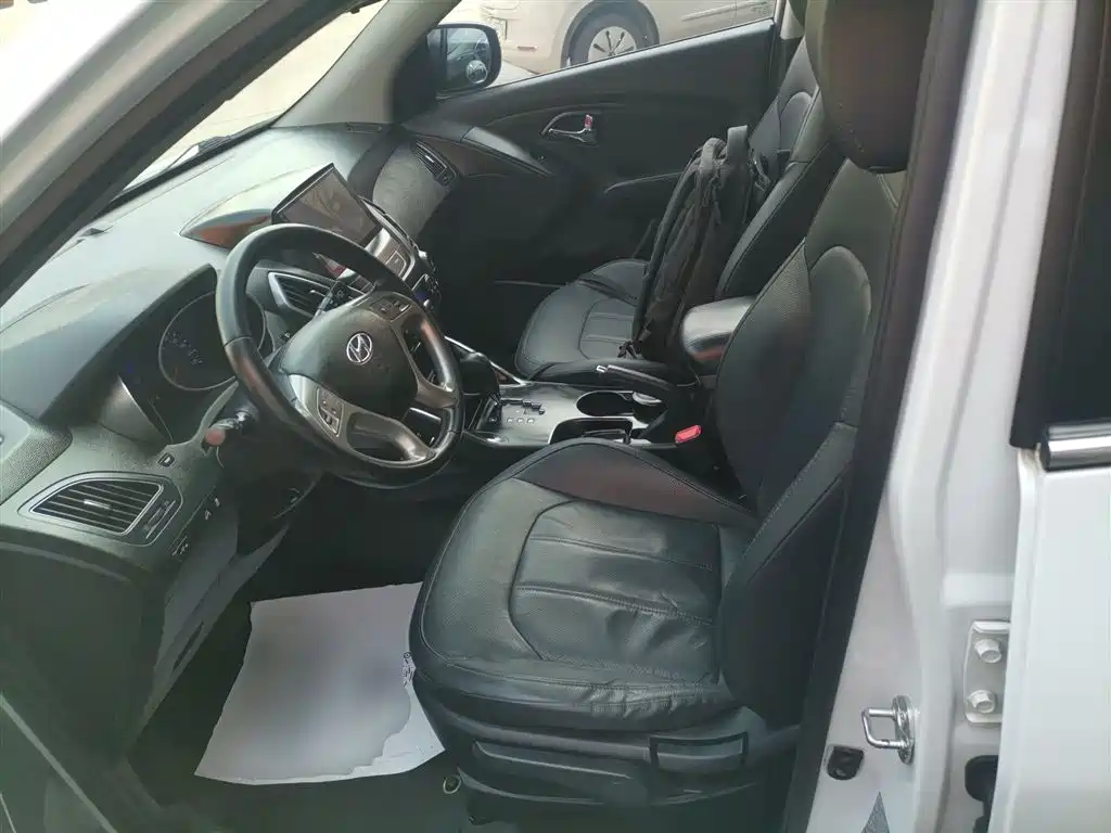 Hyundai ix35 2015 — фото 11