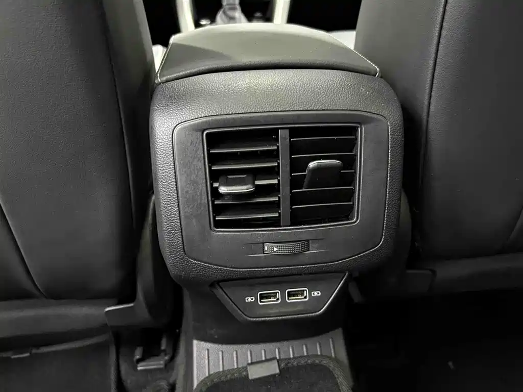 Volkswagen T-Roc 2023 — фото 15