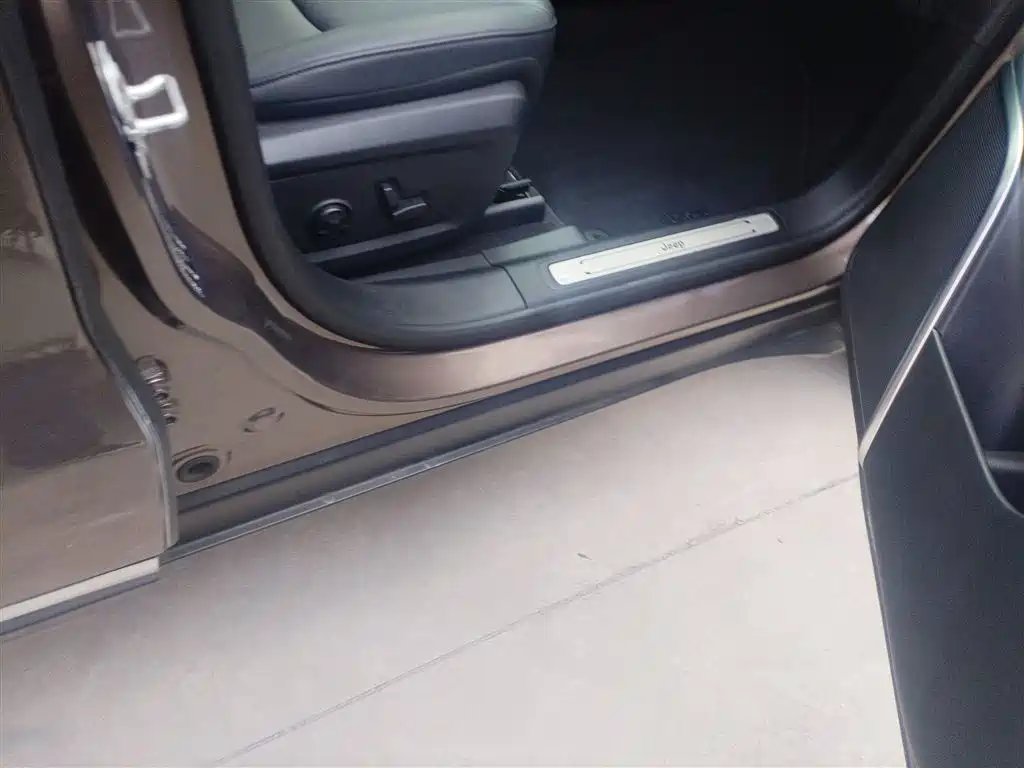 Jeep Grand Commander 2018 — фото 21