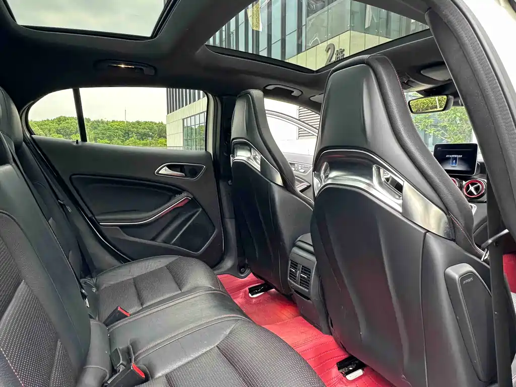 Mercedes-Benz GLA AMG 2018 — фото 9