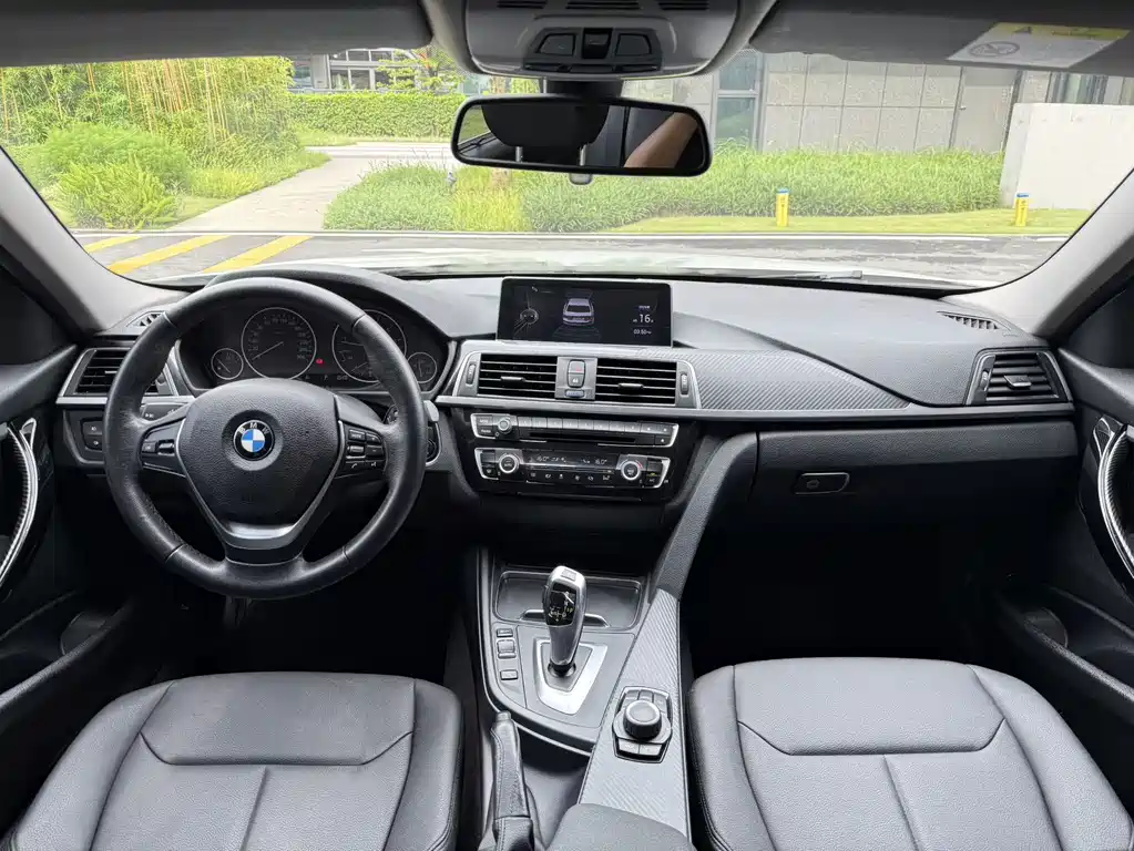 BMW 3 Series 2017 — фото 9
