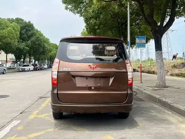 Wuling Hongguang 2016
