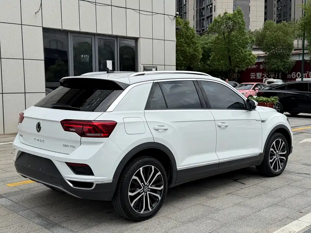 Volkswagen T-Roc 2023 — фото 12