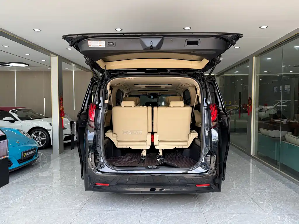 Toyota Alphard 2018 — фото 15
