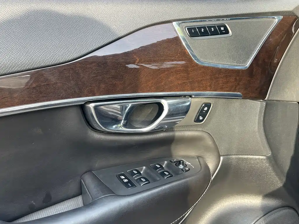 Volvo XC90 2016 — фото 17