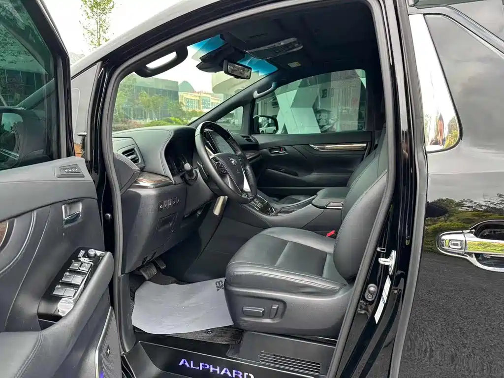 Toyota Alphard 2023 — фото 15