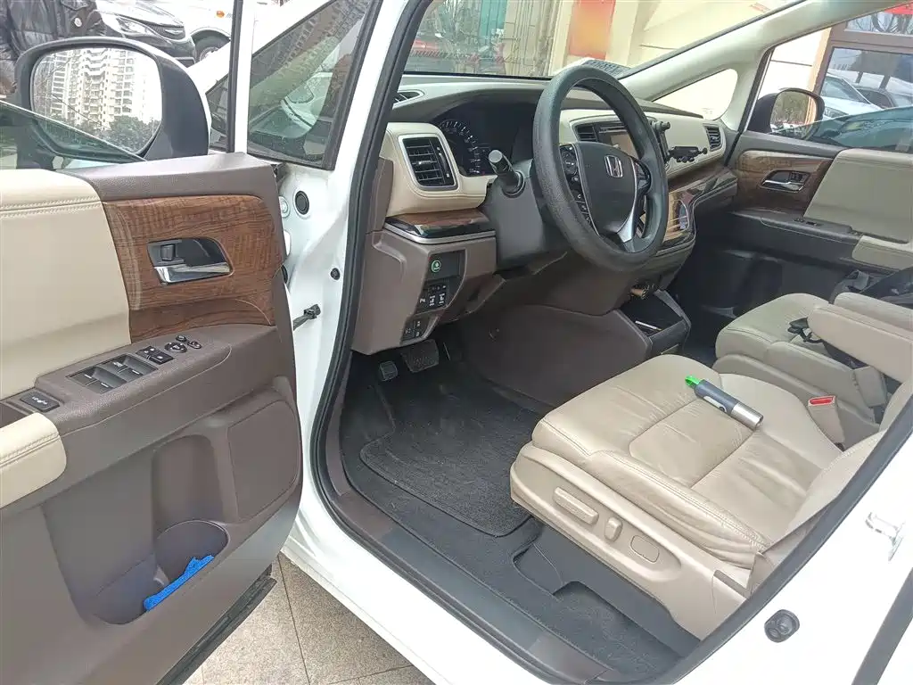 Honda Odyssey 2018 — фото 13