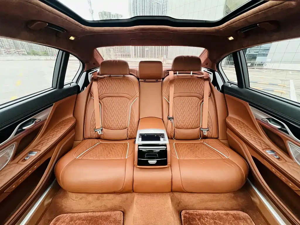 BMW 7 Series 2021 — фото 11