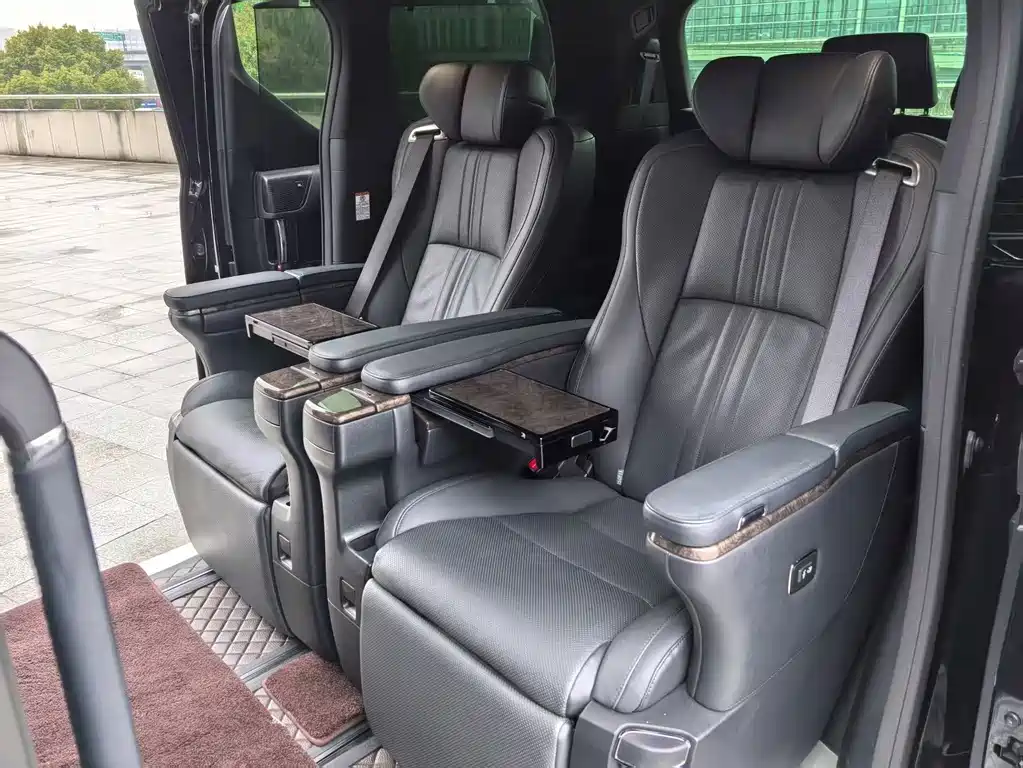 Toyota Alphard 2022 — фото 15