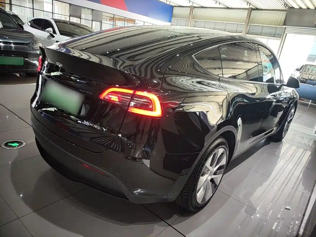 Tesla Model Y 2023 — фото 7