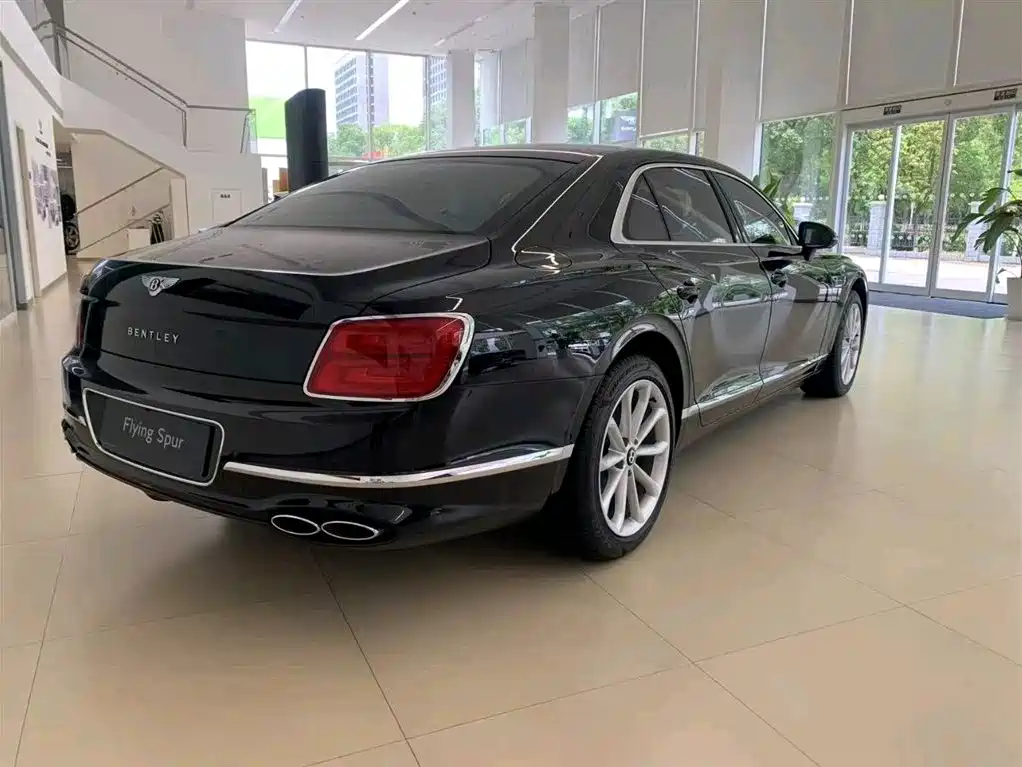 Bentley Flying Spur 2026 — фото 4