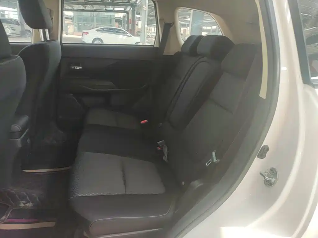 Mitsubishi Outlander 2021 — фото 17