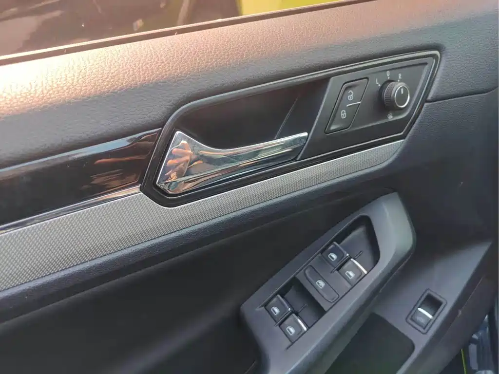 Volkswagen Sagitar 2019