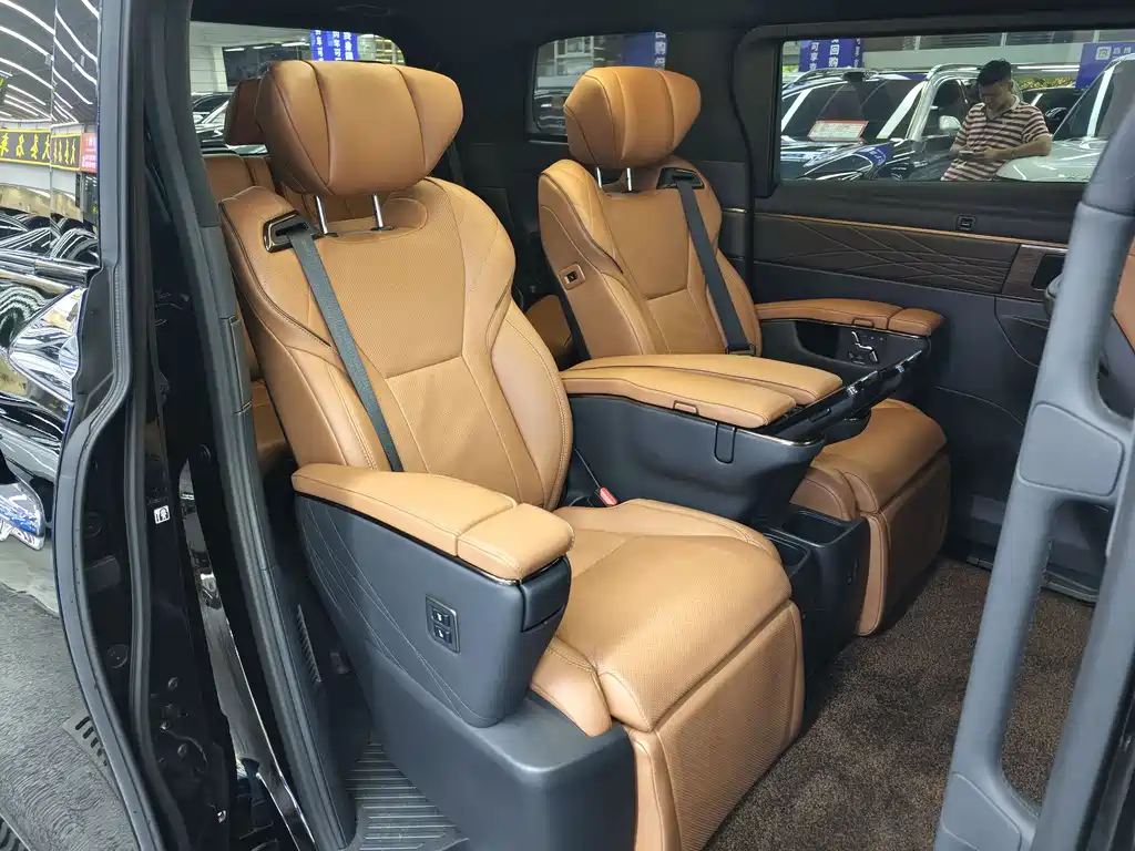 Toyota Alphard 2023 — фото 9