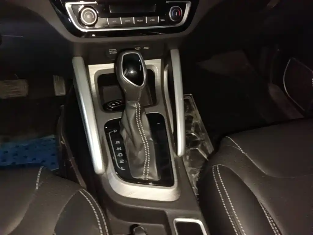 Geely Vision X3 2018 — фото 14