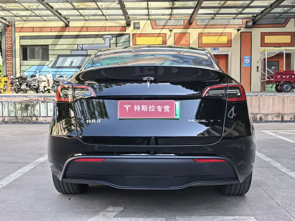 Tesla Model Y 2022 — фото 16