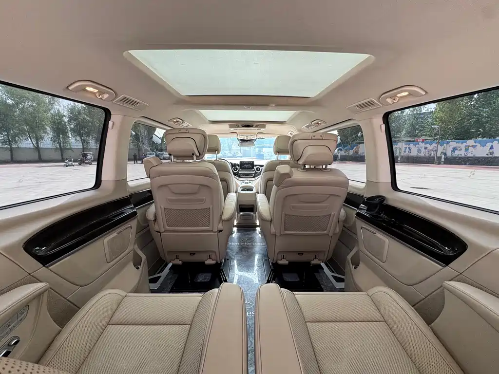 Mercedes-Benz V-Class 2017 — фото 19