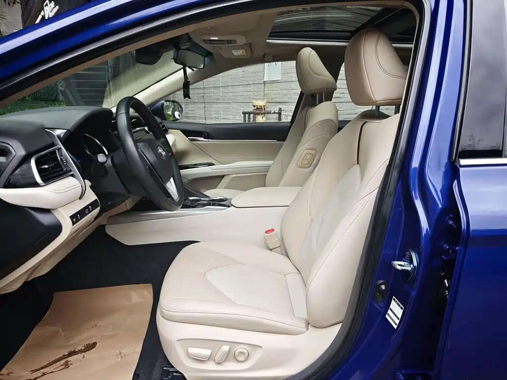 Toyota Camry 2019 — фото 11