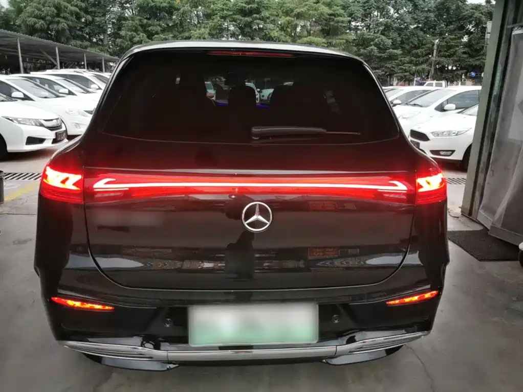 Mercedes-Benz EQS SUV 2023