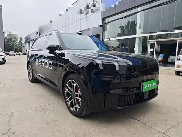 Lynk & Co 900 2025