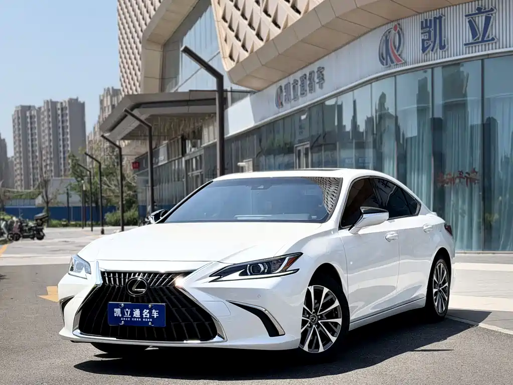 Lexus ES 2024 — фото 1