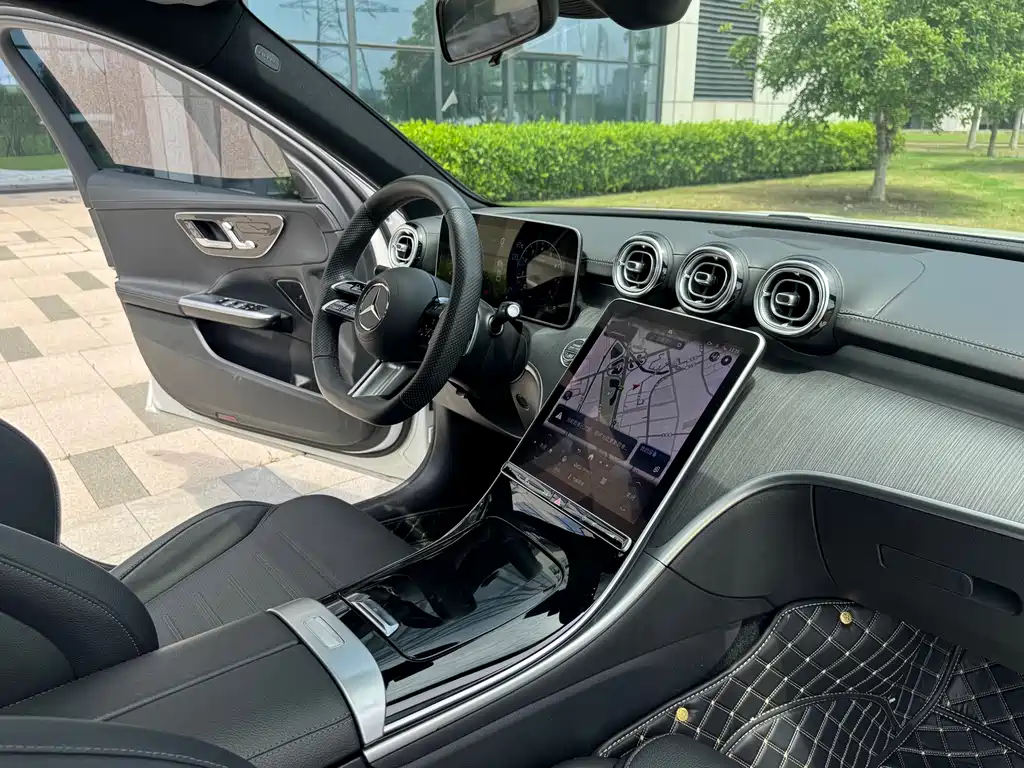 Mercedes-Benz C-Class 2023 — фото 12