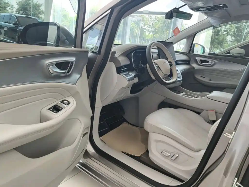 Roewe iMAX8 New Energy 2025 — фото 16