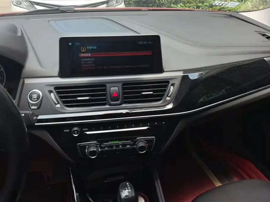 BMW 1 Series 2019 — фото 13