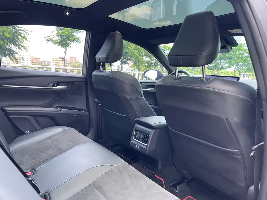 Toyota Camry 2025 — фото 13