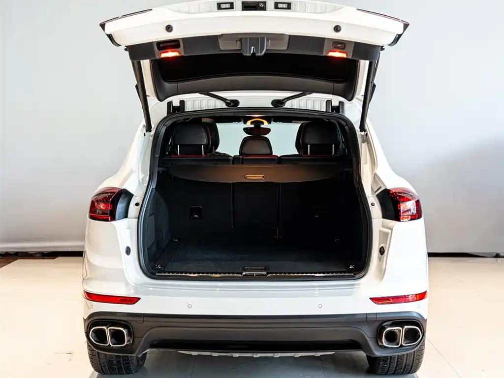 Porsche Cayenne 2016 — фото 18