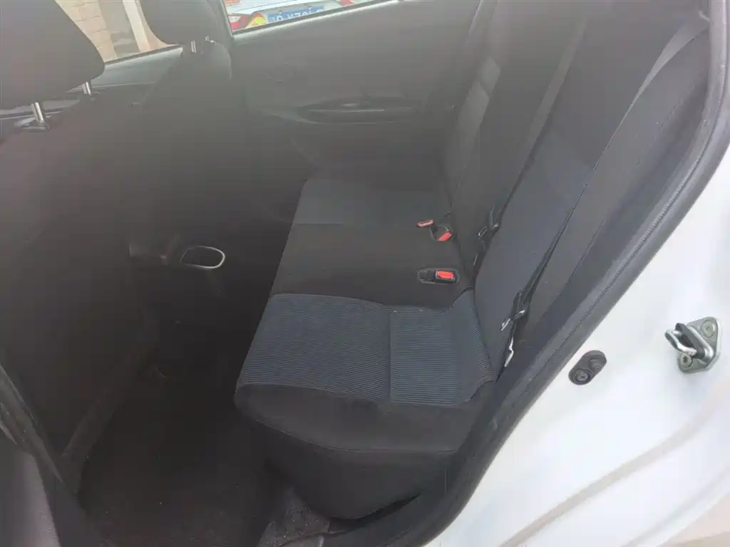 Toyota Yaris L 2018 — фото 17