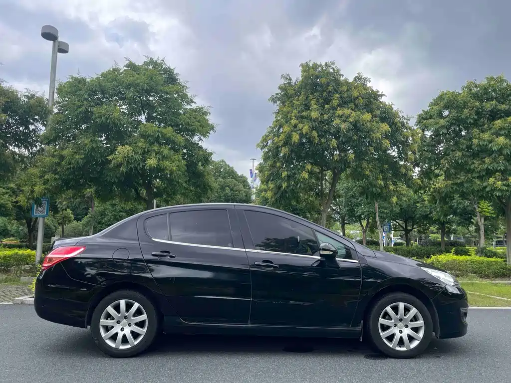 Peugeot 308 2015 — фото 10