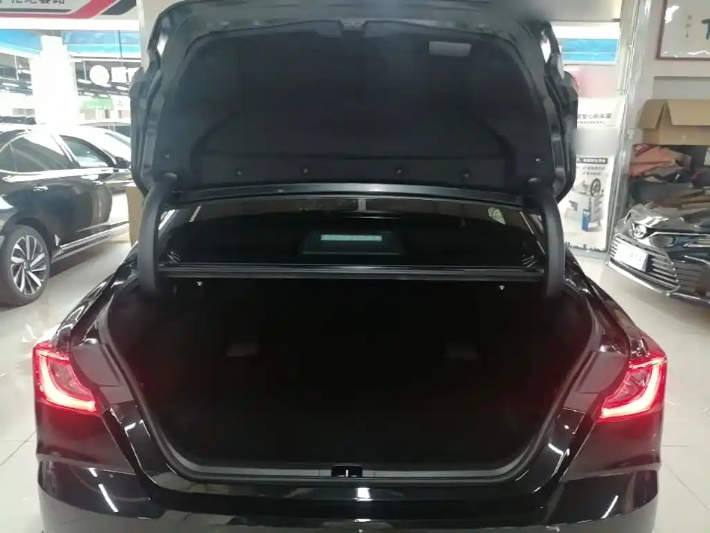 Toyota Camry 2024 — фото 19