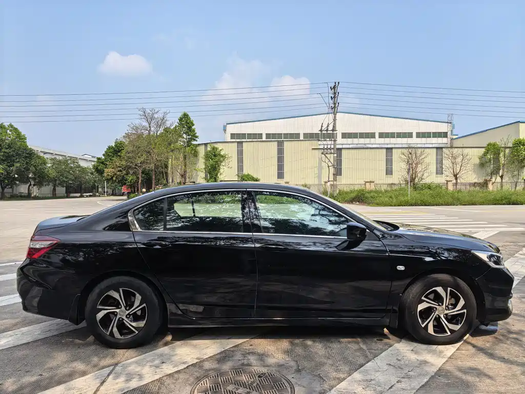 Honda Accord 2017 — фото 8
