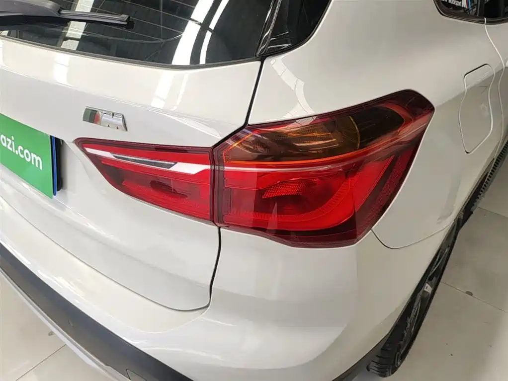 BMW X1 2017 — фото 8
