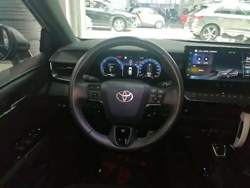 Toyota Camry 2024 — фото 11