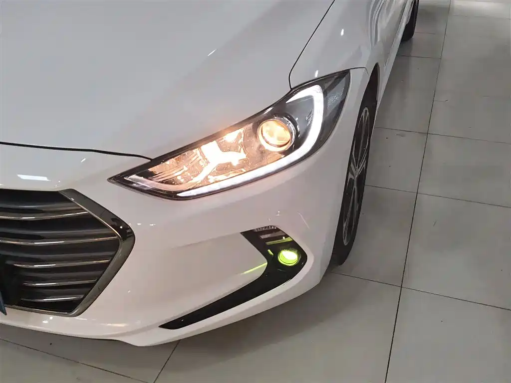 Hyundai Elantra 2019 — фото 17