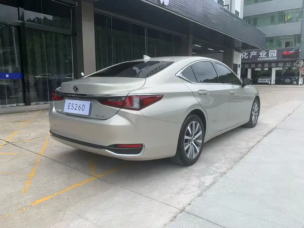 Lexus ES 2019 — фото 9