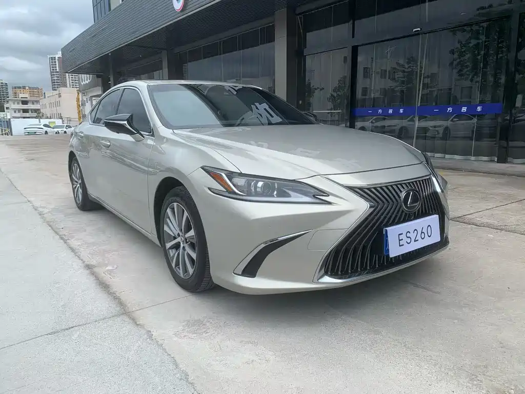 Lexus ES 2019 — фото 1
