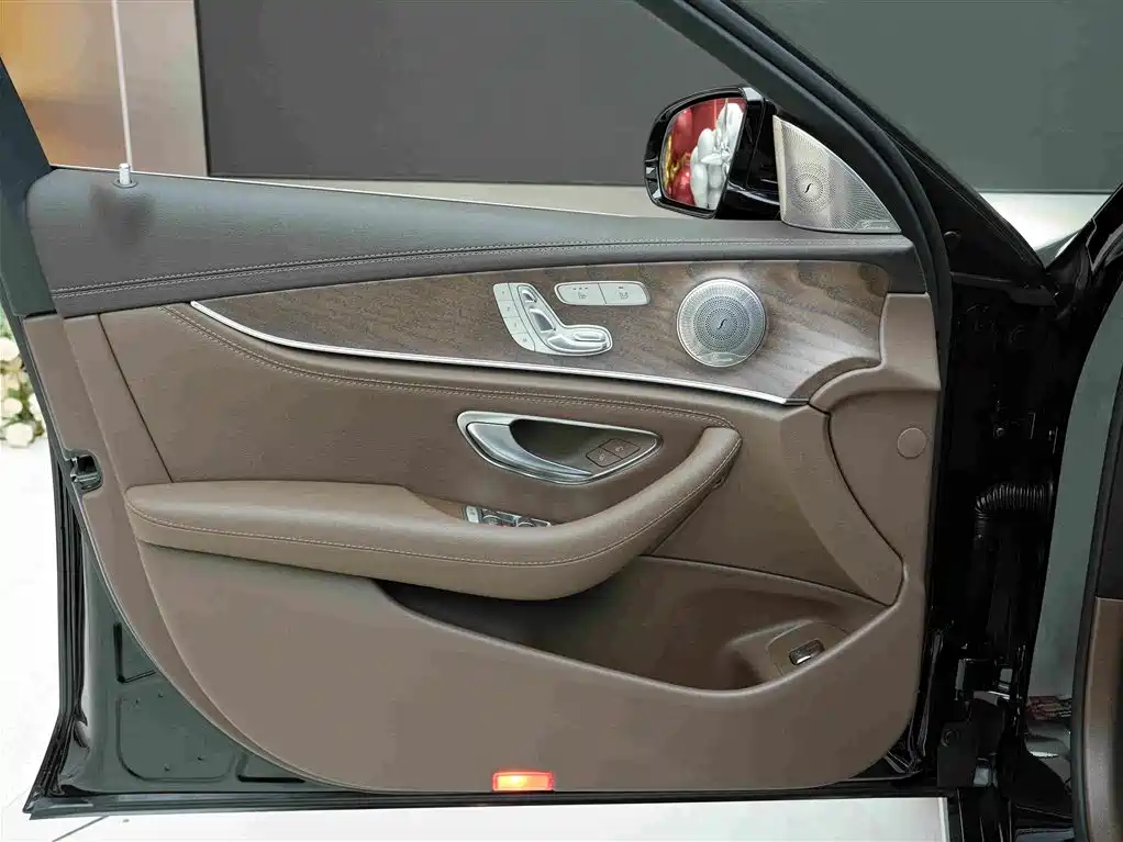 Mercedes-Benz E-Class 2023 — фото 14