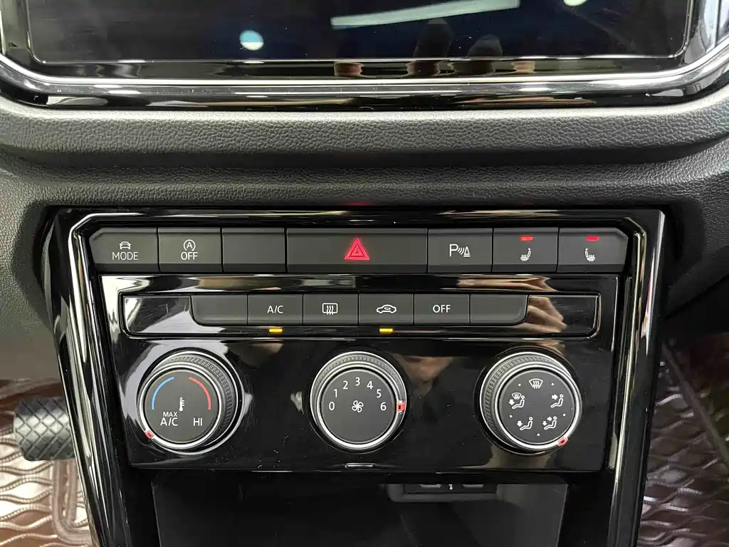Volkswagen T-Roc 2022 — фото 12