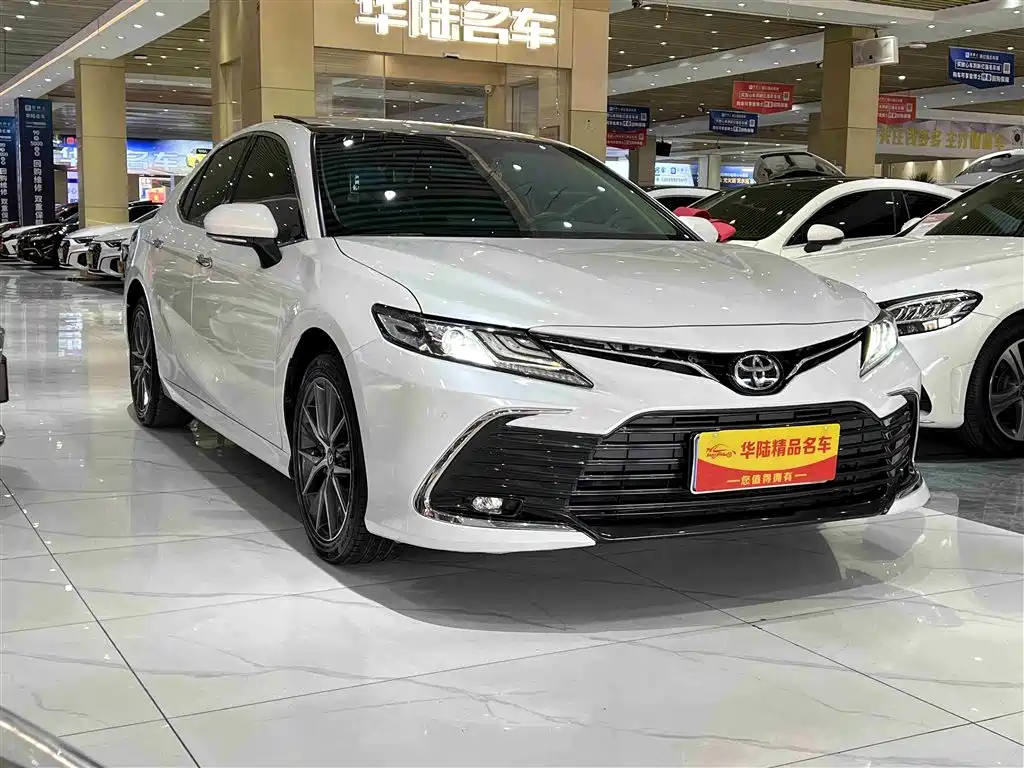 Toyota Camry 2022 — фото 3